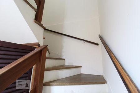 Casa para alugar com 150m², 3 quartos e 1 vagaEscada