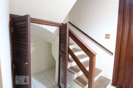 Escada/corredor de casa para alugar com 3 quartos, 150m² em Vila Assunção, Santo André