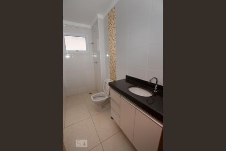 Banheiro social de apartamento para alugar com 1 quarto, 35m² em Jardim Antartica, Ribeirão Preto