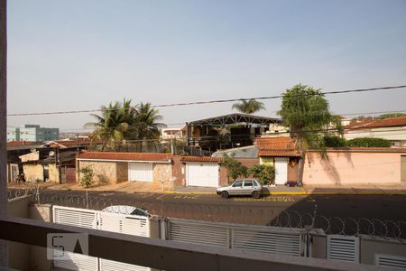Vista da sacada do quarto (esquerda) de apartamento para alugar com 1 quarto, 35m² em Jardim Antartica, Ribeirão Preto