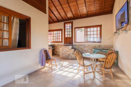 Casa à venda com 230m², 5 quartos e 1 vaga Casa à venda com 230m², 5 quartos e 1 vagaGaragem