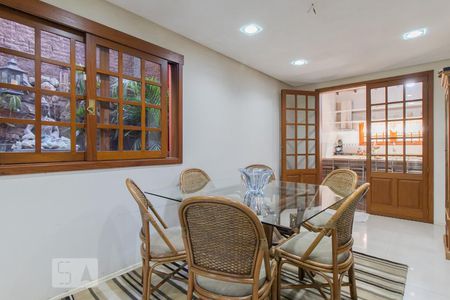 Casa à venda com 230m², 5 quartos e 1 vaga Casa à venda com 230m², 5 quartos e 1 vagaSala de Jantar