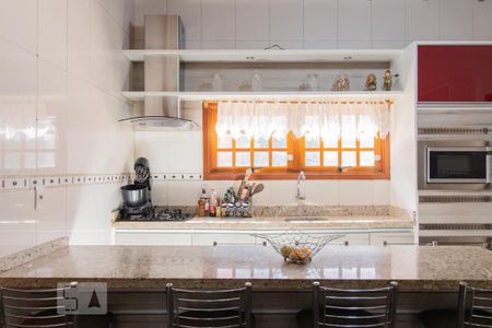 Casa à venda com 230m², 5 quartos e 1 vaga Casa à venda com 230m², 5 quartos e 1 vagaCozinha