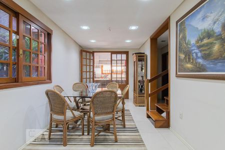 Casa à venda com 230m², 5 quartos e 1 vaga Casa à venda com 230m², 5 quartos e 1 vagaSala de Jantar