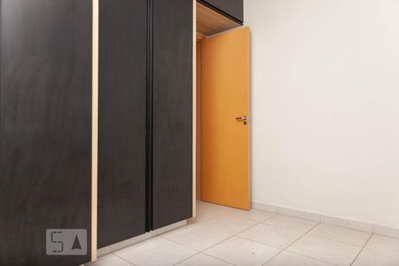 Quarto 2 de apartamento para alugar com 3 quartos, 98m² em Morada da Colina, Uberlândia