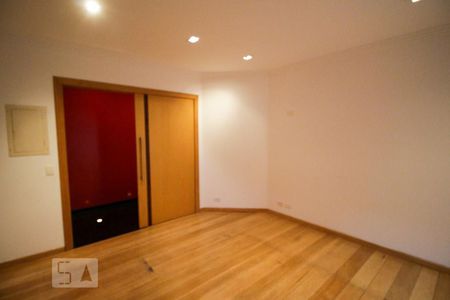 Escritório de casa à venda com 3 quartos, 650m² em Bosque da Saúde, São Paulo