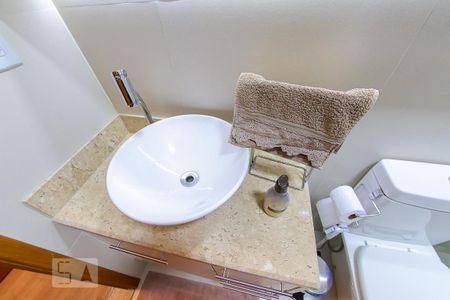 Casa à venda com 150m², 3 quartos e 4 vagasBanheiro da Suite 2