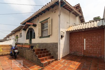 Casa à venda com 194m², 3 quartos e 3 vagasFachada
