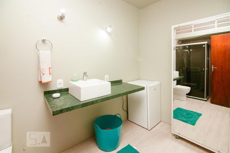 Banheiro de casa à venda com 6 quartos, 550m² em Menino Deus, Porto Alegre