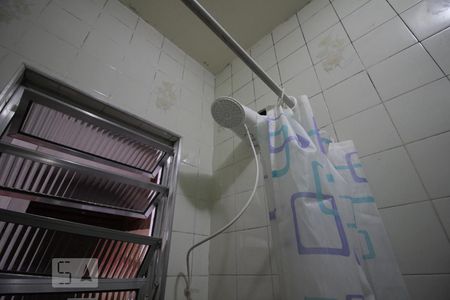 Casa à venda com 140m², 2 quartos e 2 vagasChuveiro