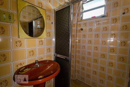 Banheiro de apartamento à venda com 1 quarto, 50m² em São Lourenço, Niterói