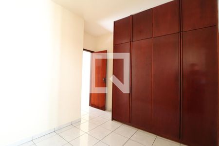 Quarto 2 de apartamento para alugar com 3 quartos, 95m² em Santa Mônica, Uberlândia