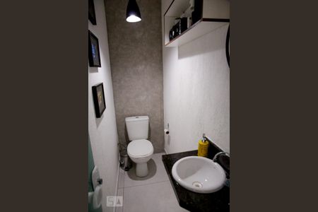 Casa à venda com 110m², 2 quartos e 2 vagasLavabo