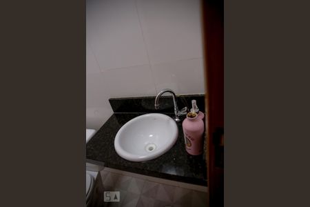 Casa à venda com 110m², 2 quartos e 2 vagasBanheiro da Suite 2