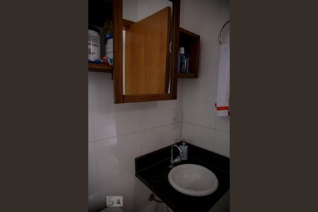 Casa à venda com 110m², 2 quartos e 2 vagasBanheiro da Suíte 1