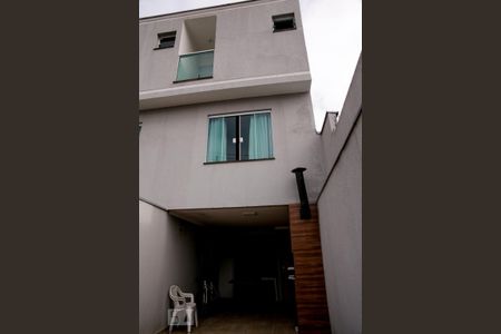 Casa à venda com 110m², 2 quartos e 2 vagasGaragem/Fachada
