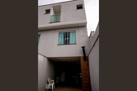 Casa à venda com 110m², 2 quartos e 2 vagasGaragem/Fachada