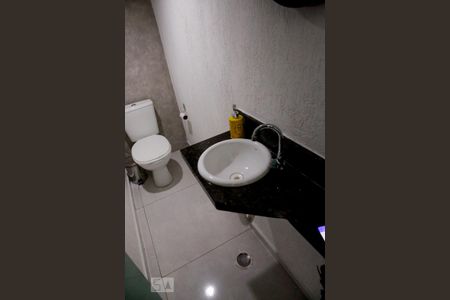 Casa à venda com 110m², 2 quartos e 2 vagasLavabo