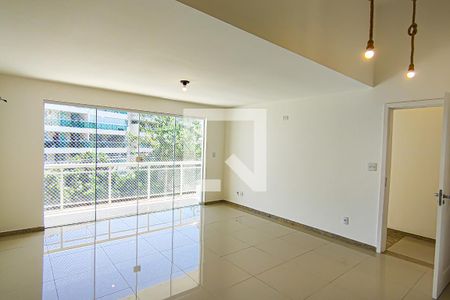 Sala de casa de condomínio à venda com 3 quartos, 400m² em Freguesia de Jacarepaguá, Rio de Janeiro
