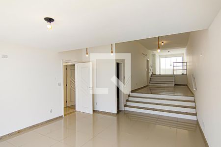 Sala de casa de condomínio à venda com 3 quartos, 400m² em Freguesia de Jacarepaguá, Rio de Janeiro