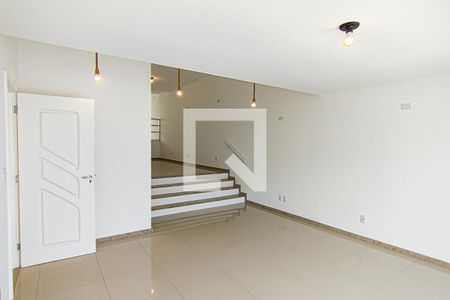 Sala de casa de condomínio à venda com 3 quartos, 400m² em Freguesia de Jacarepaguá, Rio de Janeiro