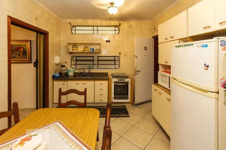 Casa para alugar com 330m², 3 quartos e 2 vagas Casa para alugar com 330m², 3 quartos e 2 vagasCozinha