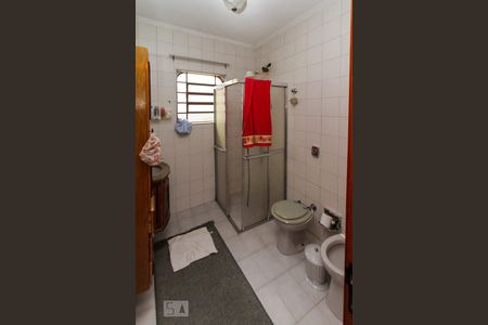 Casa para alugar com 330m², 3 quartos e 2 vagas Casa para alugar com 330m², 3 quartos e 2 vagasBanheiro da Suite