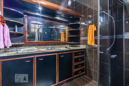 Casa à venda com 456m², 3 quartos e 3 vagas Casa à venda com 456m², 3 quartos e 3 vagasBanheiro da Suíte 1