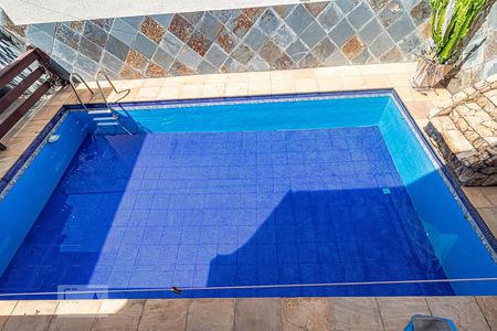 Casa à venda com 456m², 3 quartos e 3 vagas Casa à venda com 456m², 3 quartos e 3 vagasPiscina