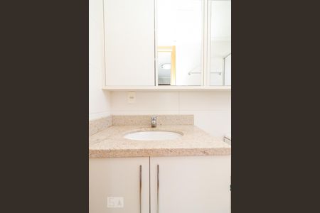 Apartamento à venda com 64m², 2 quartos e 2 vagasSuíte - pia