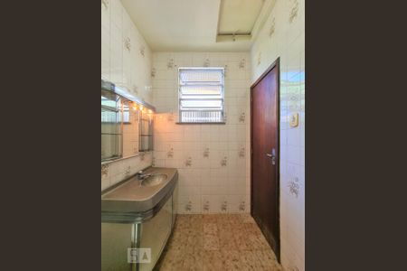 Casa para alugar com 130m², 3 quartos e 1 vaga Casa para alugar com 130m², 3 quartos e 1 vagaBanheiro Social