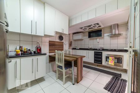 Casa para alugar com 295m², 5 quartos e 3 vagas Casa para alugar com 295m², 5 quartos e 3 vagasCozinha