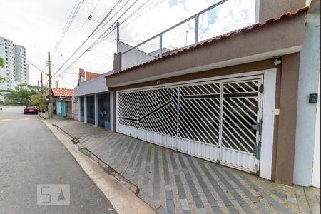 Casa para alugar com 295m², 5 quartos e 3 vagas Casa para alugar com 295m², 5 quartos e 3 vagasFachada