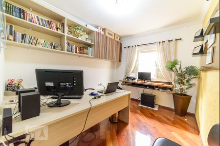 Casa para alugar com 295m², 5 quartos e 3 vagas Casa para alugar com 295m², 5 quartos e 3 vagasEscritório