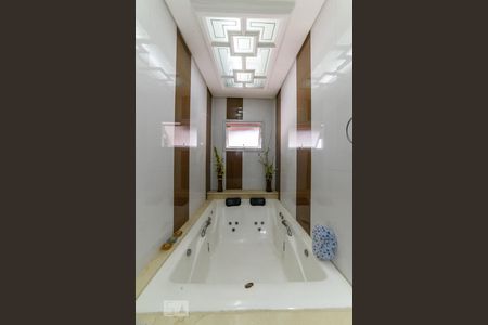 Casa para alugar com 295m², 5 quartos e 3 vagas Casa para alugar com 295m², 5 quartos e 3 vagasBanheiro da Suíte