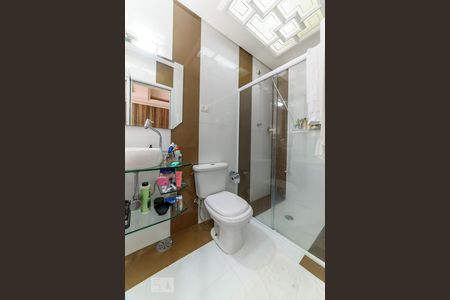 Casa para alugar com 295m², 5 quartos e 3 vagas Casa para alugar com 295m², 5 quartos e 3 vagasBanheiro da Suíte