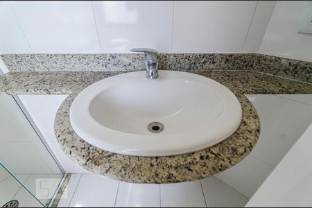 Apartamento para alugar com 65m², 2 quartos e 2 vagasBanheiro da suíte