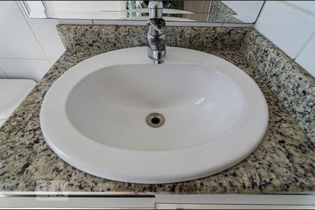 Apartamento para alugar com 65m², 2 quartos e 2 vagasBanheiro