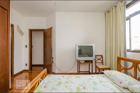 Apartamento à venda com 250m², 4 quartos e 2 vagasSuíte 1 