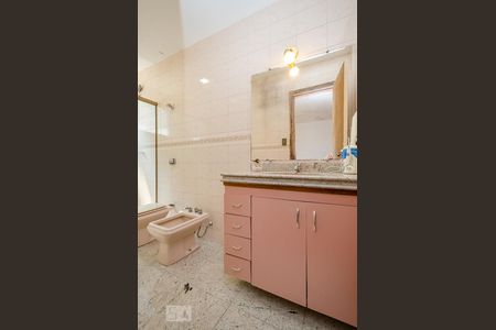 Apartamento à venda com 250m², 4 quartos e 2 vagasBanheiro da Suíte 2