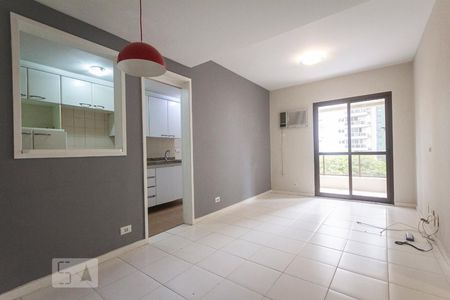Sala de apartamento à venda com 2 quartos, 64m² em Barra da Tijuca, Rio de Janeiro