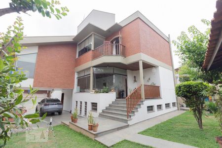 Casa à venda com 383m², 3 quartos e 6 vagasFachada fundos