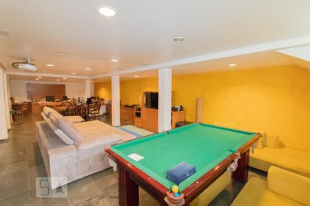 Casa à venda com 383m², 3 quartos e 6 vagasSala de TV, jogos.