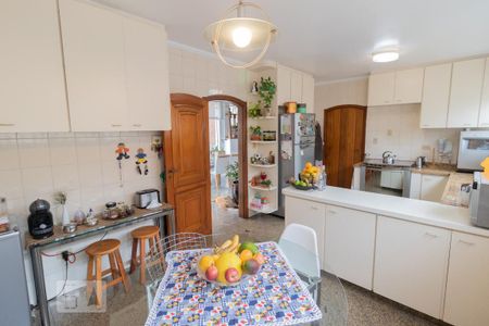 Casa à venda com 383m², 3 quartos e 6 vagasCozinha