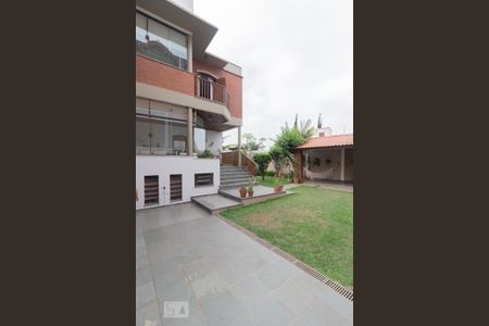 Casa à venda com 383m², 3 quartos e 6 vagasQuintal