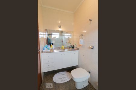 Casa à venda com 383m², 3 quartos e 6 vagasBanheiro da Suíte 3