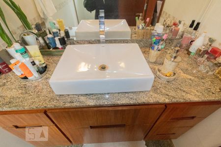 Casa à venda com 383m², 3 quartos e 6 vagasBanheiro da Suíte 1