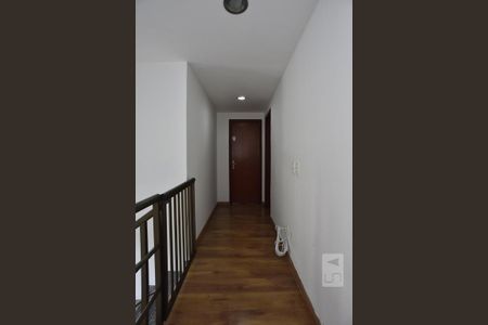 Casa de condomínio à venda com 255m², 4 quartos e 1 vagaCorredor