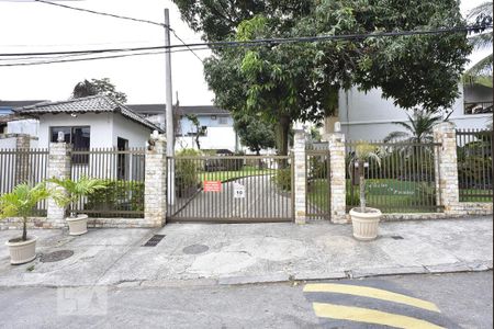 Casa de condomínio à venda com 255m², 4 quartos e 1 vagaFachada 