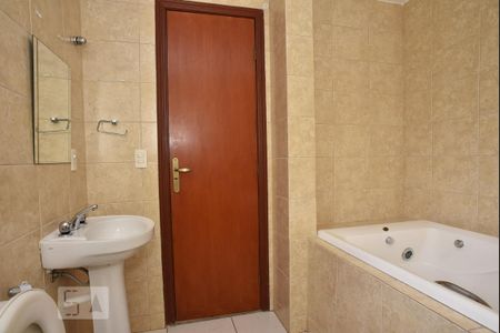 Casa de condomínio à venda com 255m², 4 quartos e 1 vagaBanheiro da Suíte 4